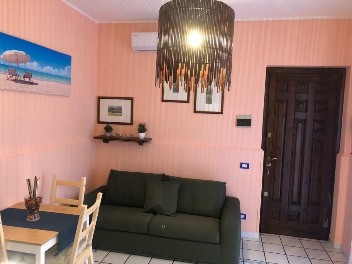 Chloe'S Apartment Ачиреале Екстериор снимка