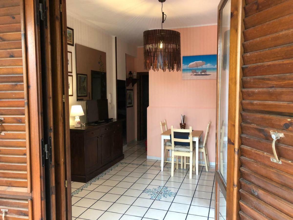 Chloe'S Apartment Ачиреале Екстериор снимка
