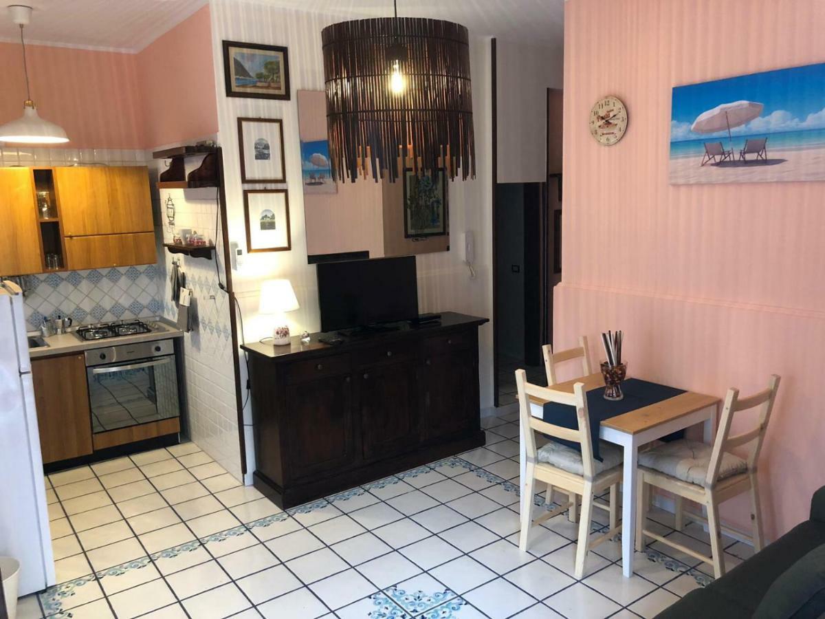Chloe'S Apartment Ачиреале Екстериор снимка