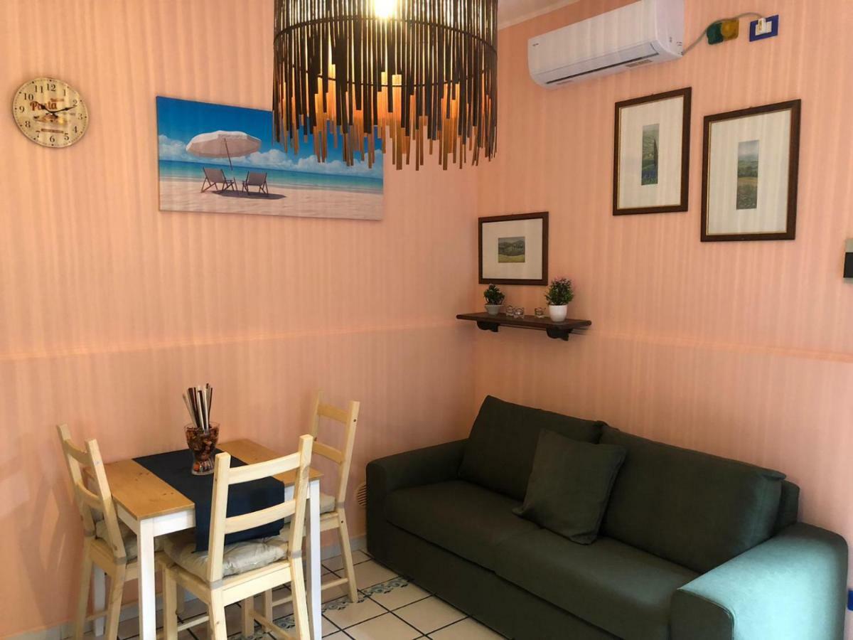 Chloe'S Apartment Ачиреале Екстериор снимка